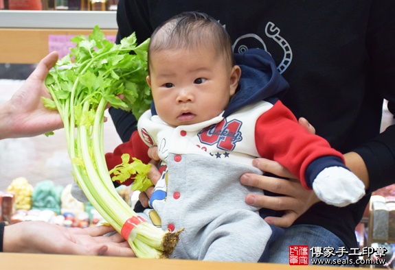 剃胎毛、滿月剃頭、嬰兒剃頭、嬰兒理髮、嬰兒剃髮、嬰兒剃胎毛、嬰兒滿月剃頭、寶寶剃頭、剃胎毛儀式、剃胎毛吉祥話、滿月剃頭儀式、滿月剃頭吉祥話、寶寶剃胎毛、寶寶滿月剃頭理髮、新北永和區剃胎毛、新北永和區滿月剃頭、新北永和區嬰兒剃頭剃胎毛、新北永和區嬰兒理髮、新北永和區嬰兒剃髮、吳寶寶(新北永和區嬰兒寶寶滿月剃頭理髮、免費嬰兒剃胎毛儀式吉祥話)。中國風會場，爸媽寶貝免費穿「日中韓」古裝禮服。專業拍照、DVD光碟、證書。★購買「臍帶章、肚臍章、胎毛筆刷印章」贈送：剃頭、收涎、抓周，三選一。2016.01.31 照片10